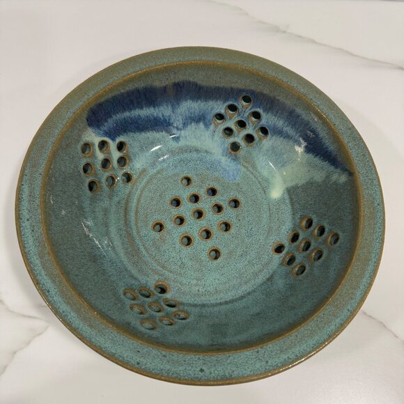 VTG 1996 Hand Thrown Signed 2 PC Pottery Berry Strainer Bowl Colander & Plate 9" - Picture 3 of 10